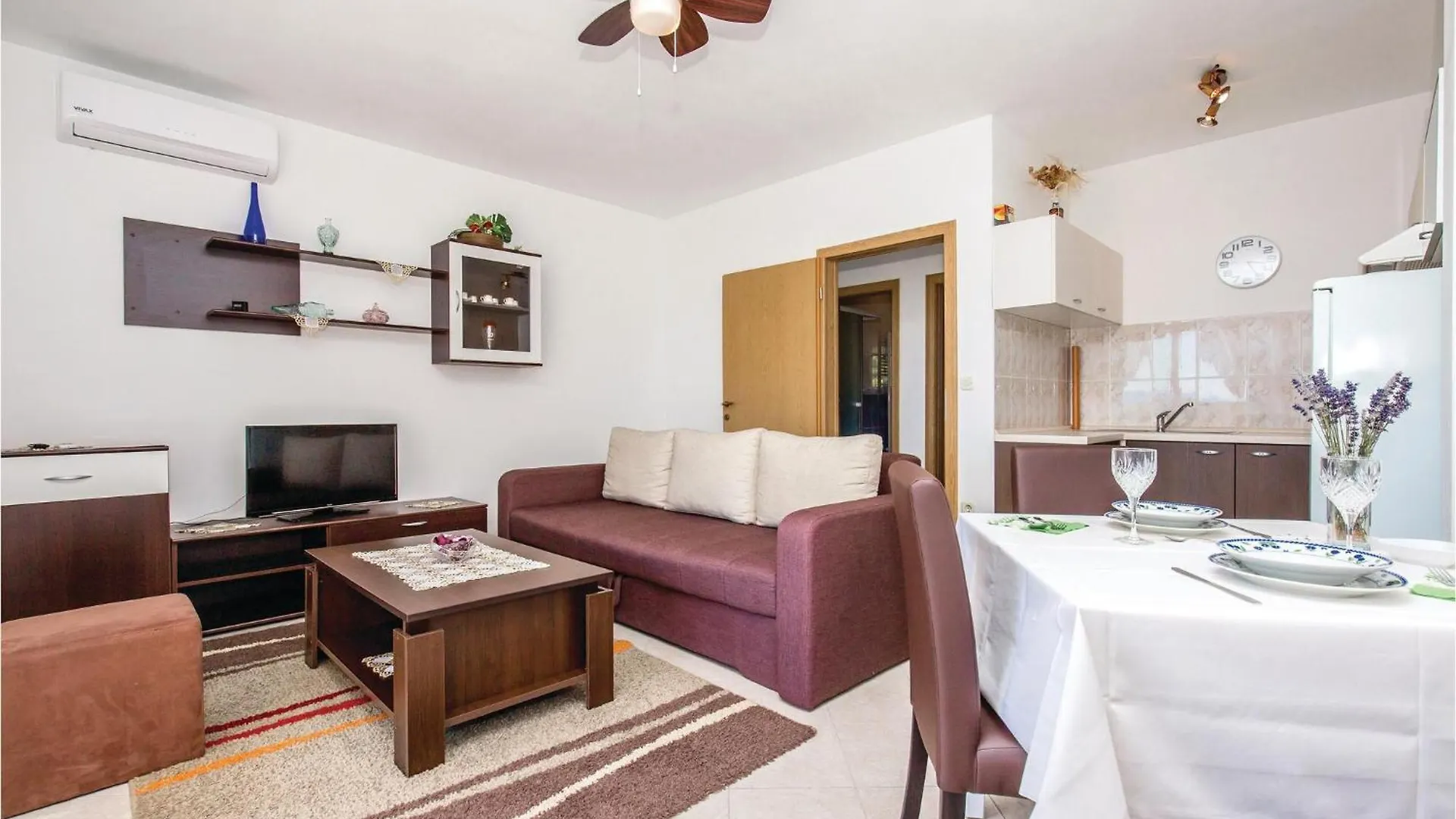 Beautiful Apartment In Smrika With Wifi