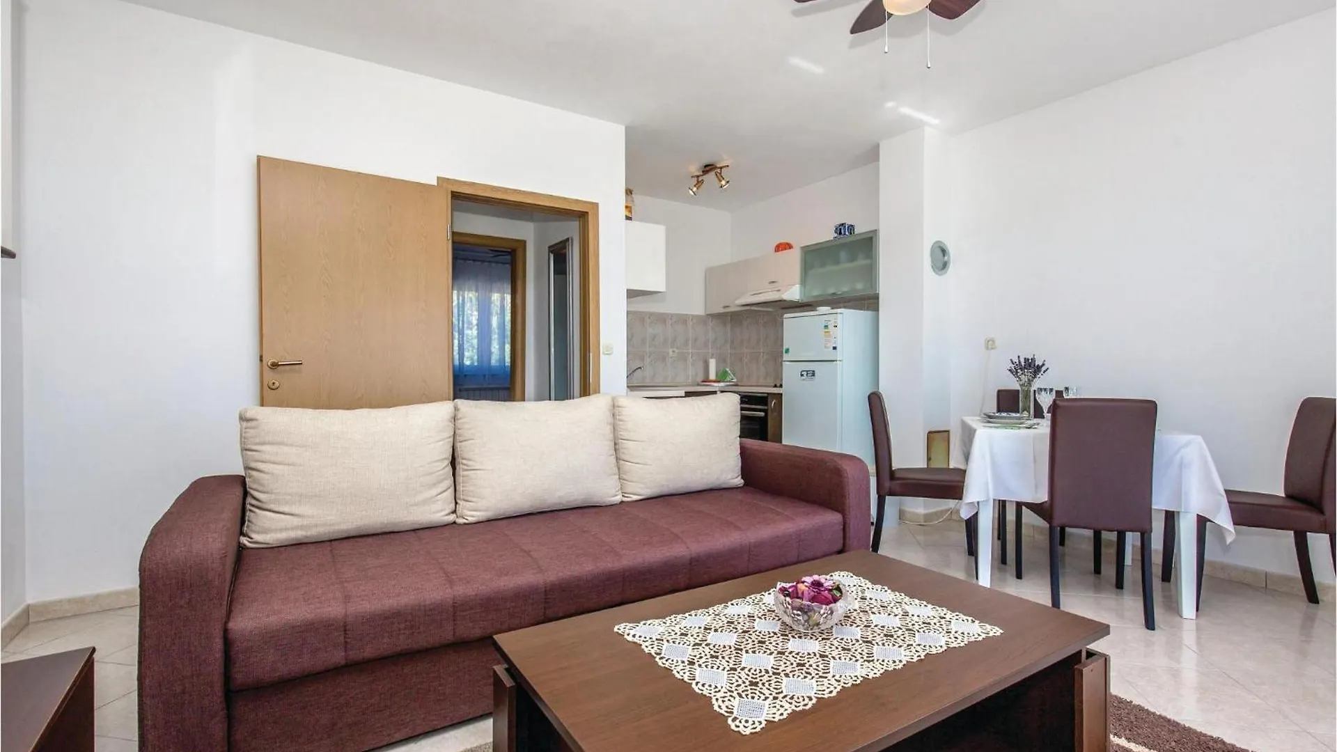 Beautiful Apartment In Smrika With Wifi